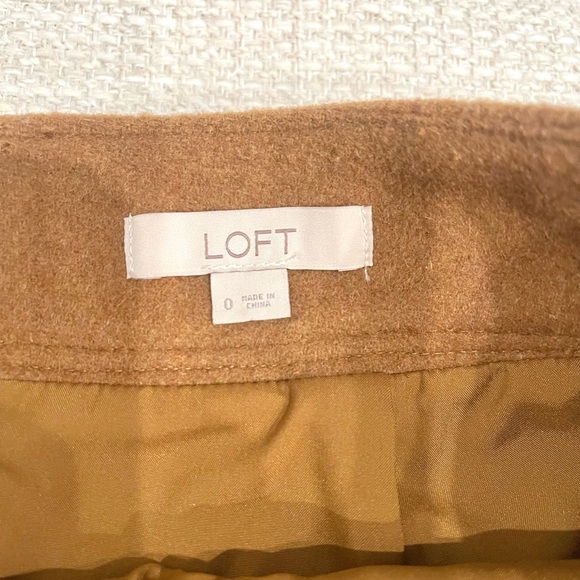 Ann Taylor Loft Camel Wool Skirt. Size 0 - Picture 3 of 4